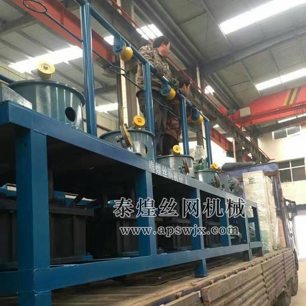 2017年第一臺(tái)連罐拉絲機(jī)發(fā)貨中